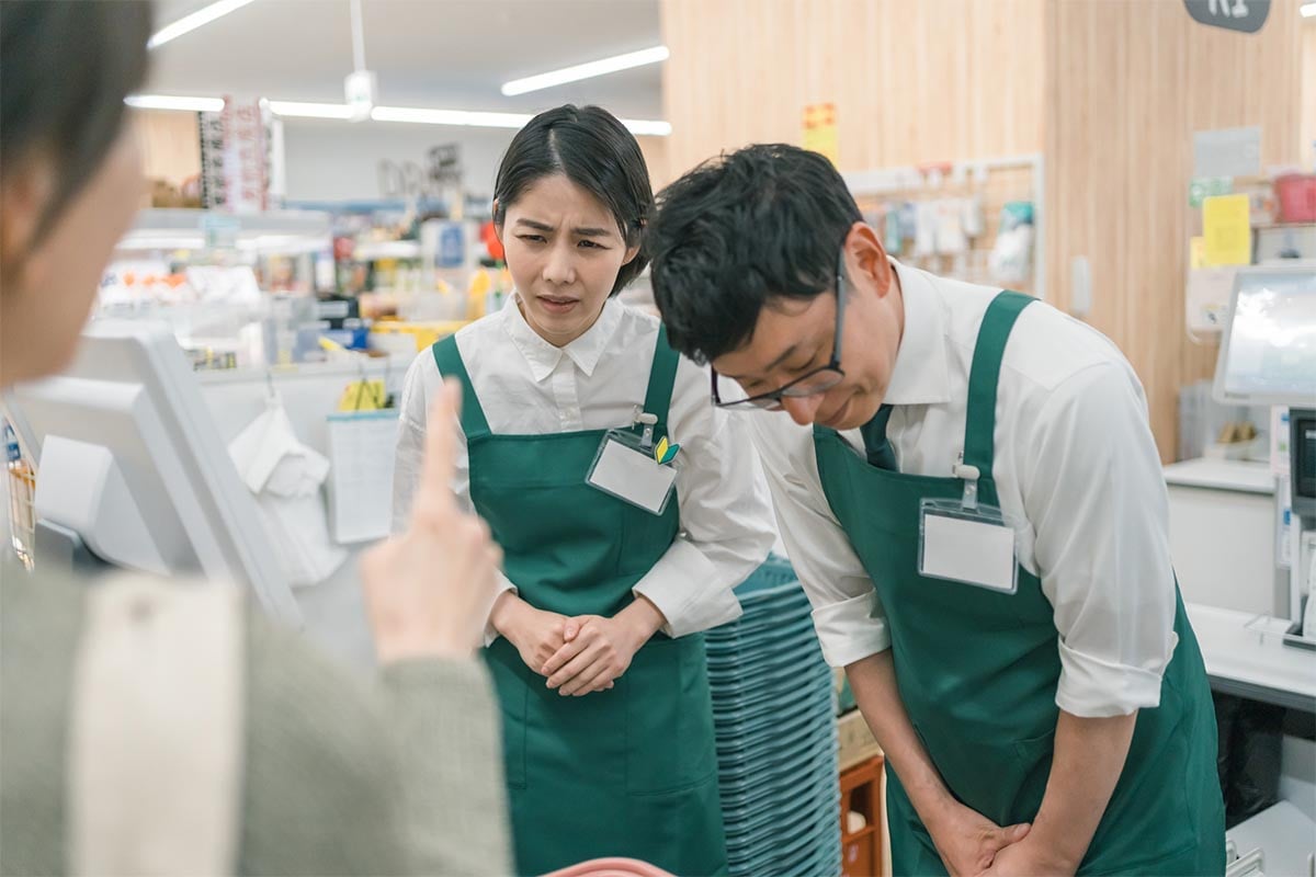When “Customer Is God” Meets Today’s Japan: Social Media Spotlight on Families with Serial Complainers