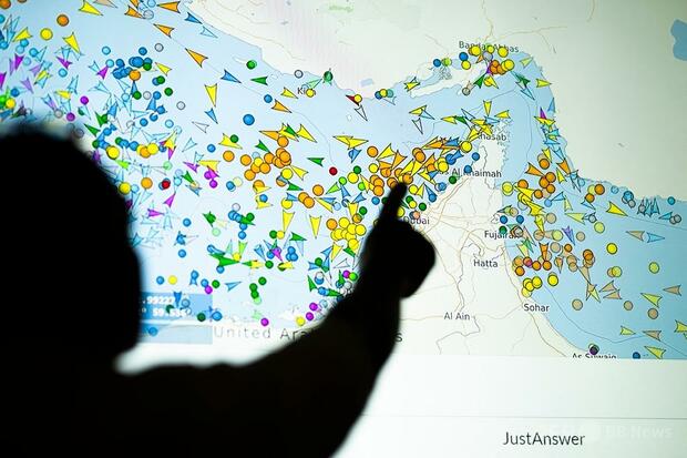 Iran likens Hormuz Strait leverage to “an atomic bomb,” stoking energy and shipping risks for Japan