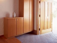 Japan’s Genkan Playbook: Why Your Entryway Smells—and Quick Fixes You Can Do in 24 Hours