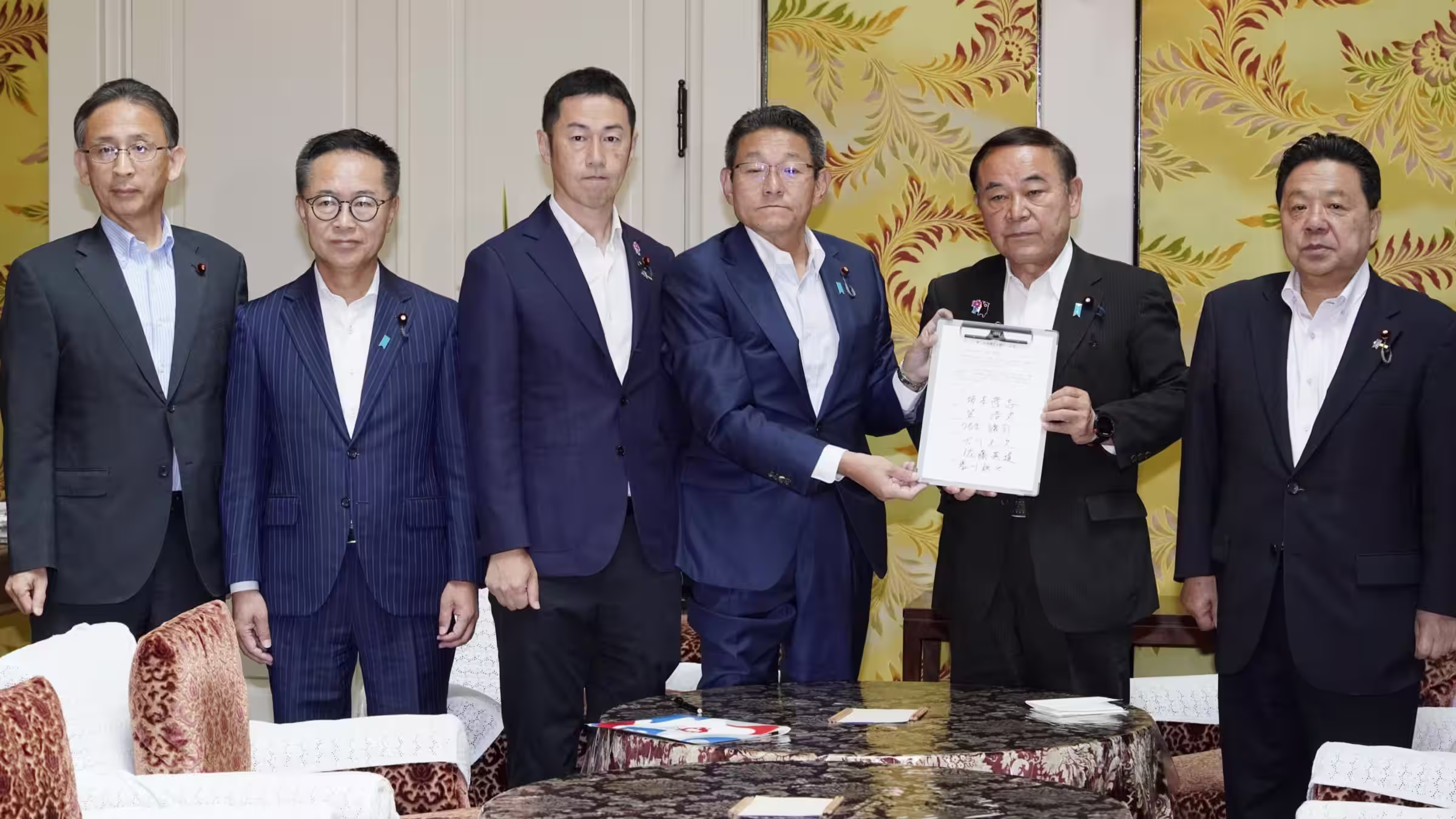 Japan’s Six Major Parties Reignite Talks to Abolish Gasoline Surtax Amid Fiscal Divide