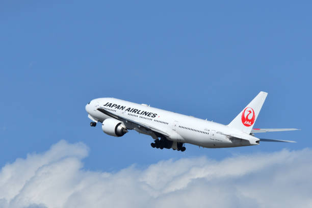 JAL's First Female President (Former Flight Attendant) Apologizes for Pilot Drinking Incident