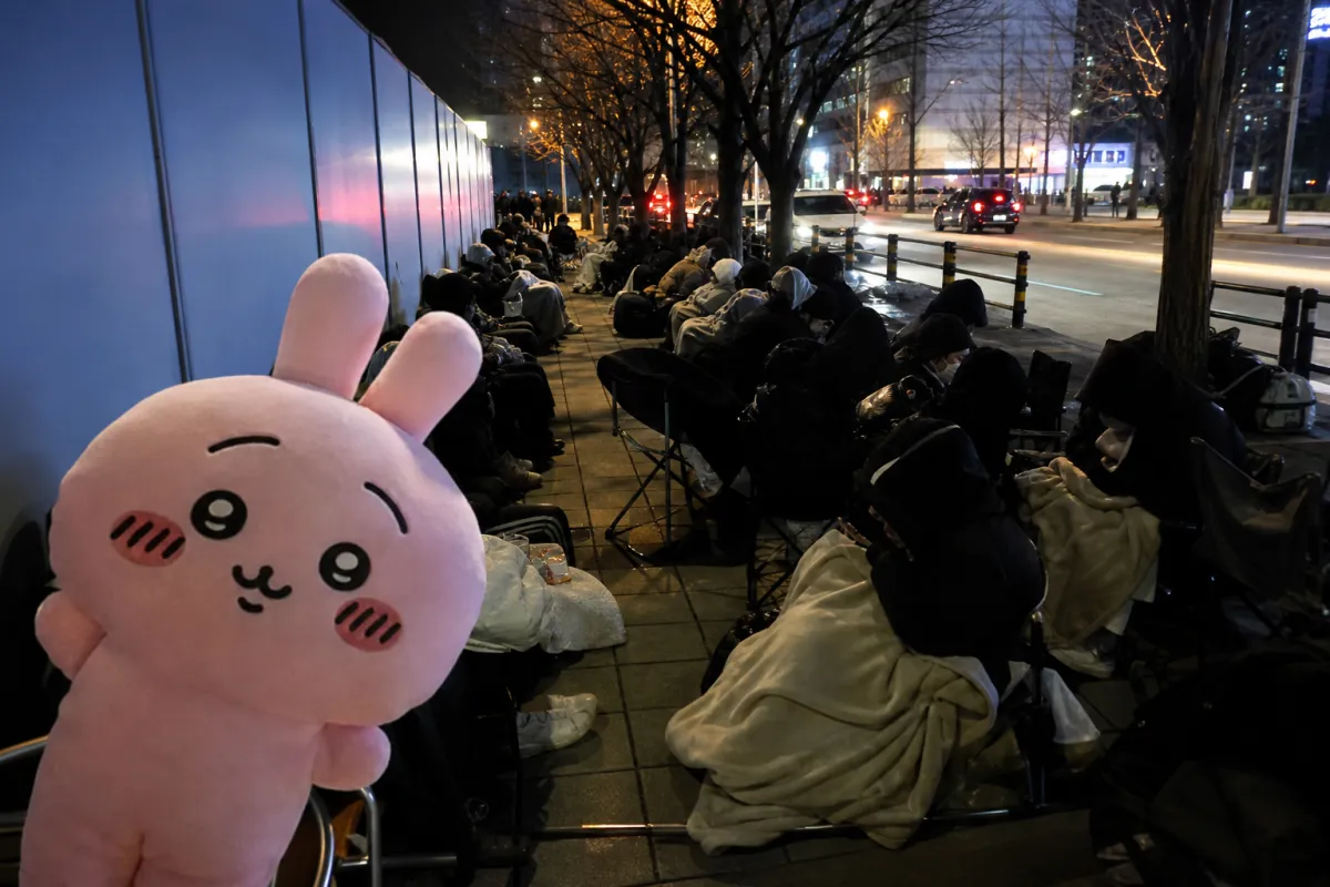 Chiikawa Fever Sends Seoul Fans Into Overnight Queue for Japan’s Popular Character Goods