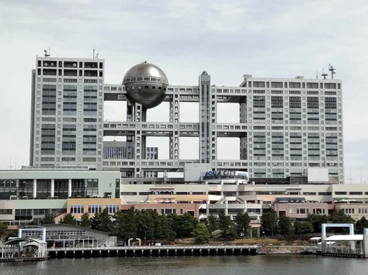 Fuji Media Swings to ¥12.9bn Operating Loss on Ad Slump, Unveils ¥50bn Buyback as Activists Circle