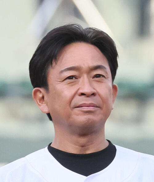 TOKIO’s Shigeru Joshima Moonlights as Shoten’s Zabuton Carrier in 60th-Anniversary Broadcast