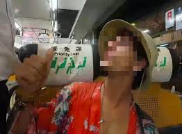 Foreign Streamer Apologizes for Train Violence, Criticism Continues Online