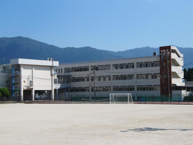 Male Staff Member at Sue Town Junior High Suspected of Forging Teaching License, Police Investigate