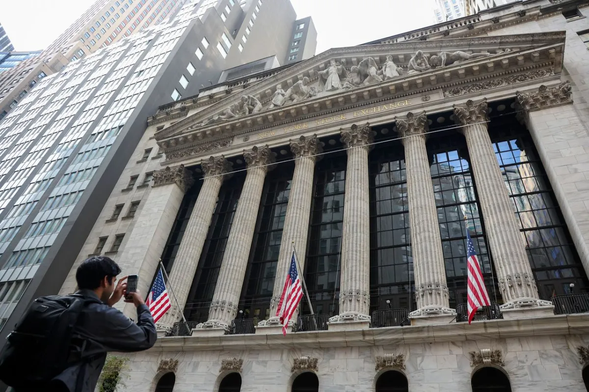 Oil Prices Break Above $100 Again as Middle East Tensions Raise Global Cost Concerns