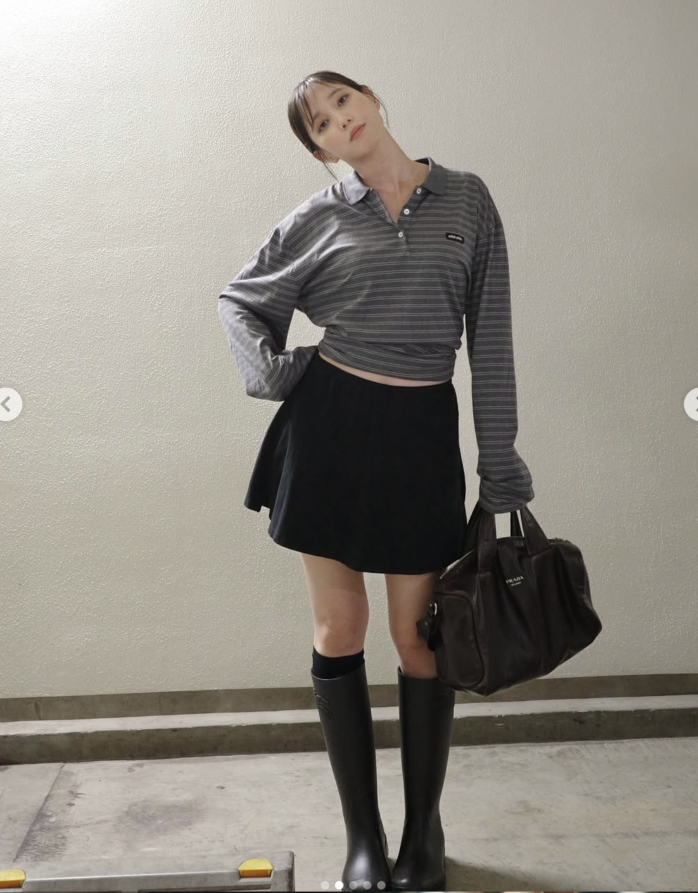 Honda Tsubasa Stuns Fans with Effortlessly Chic Autumn Street Style