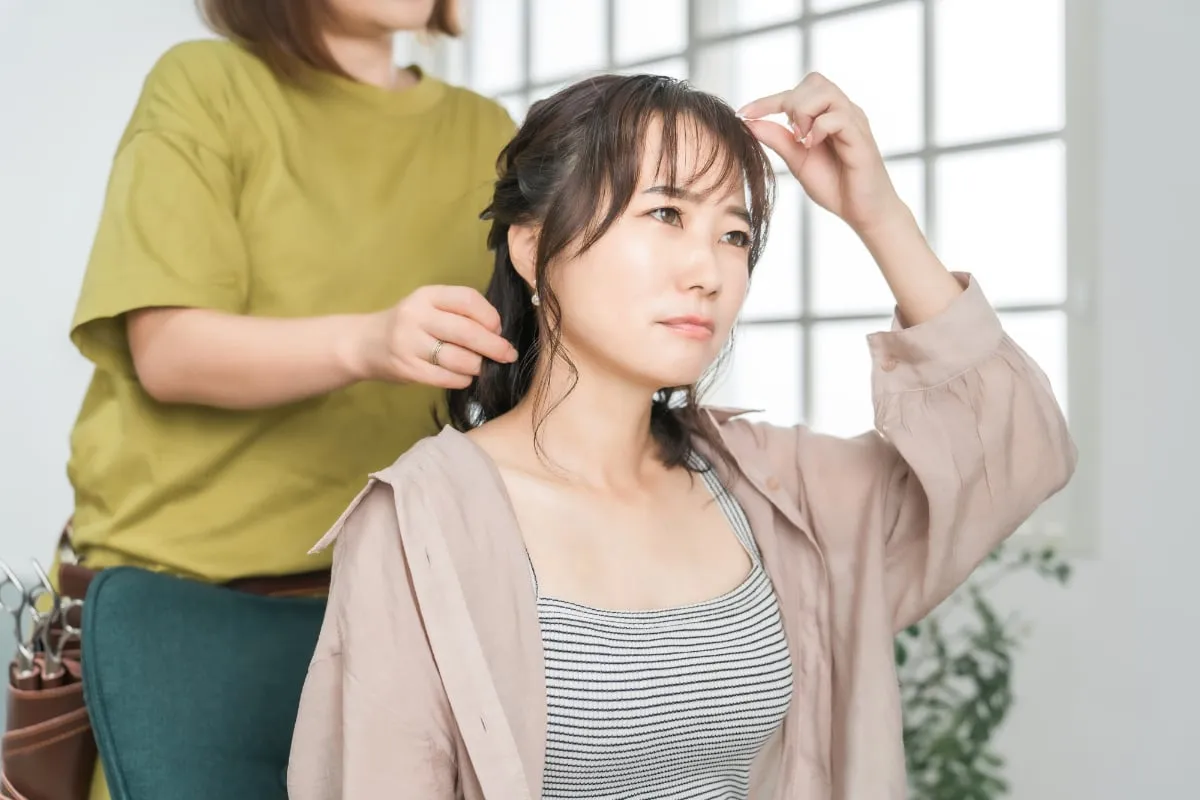 Tokyo stylist reveals the “small face” cutting rules: why hiding a puffy face can backfire
